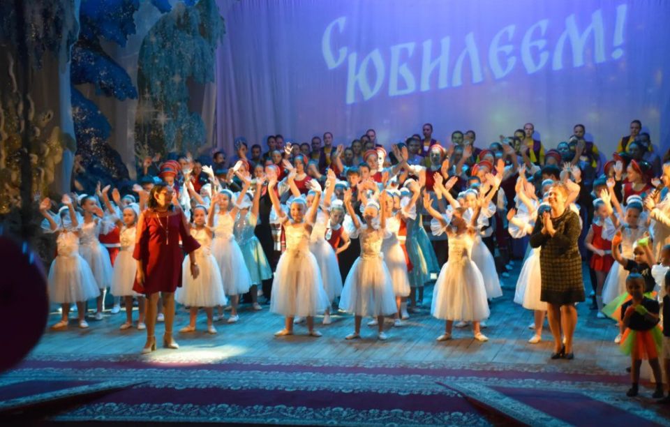 Образцовый детский коллектив хореографический ансамбль «Радость» Брянковского дома детского и юношеского творчества отметил 45-летний юбилей