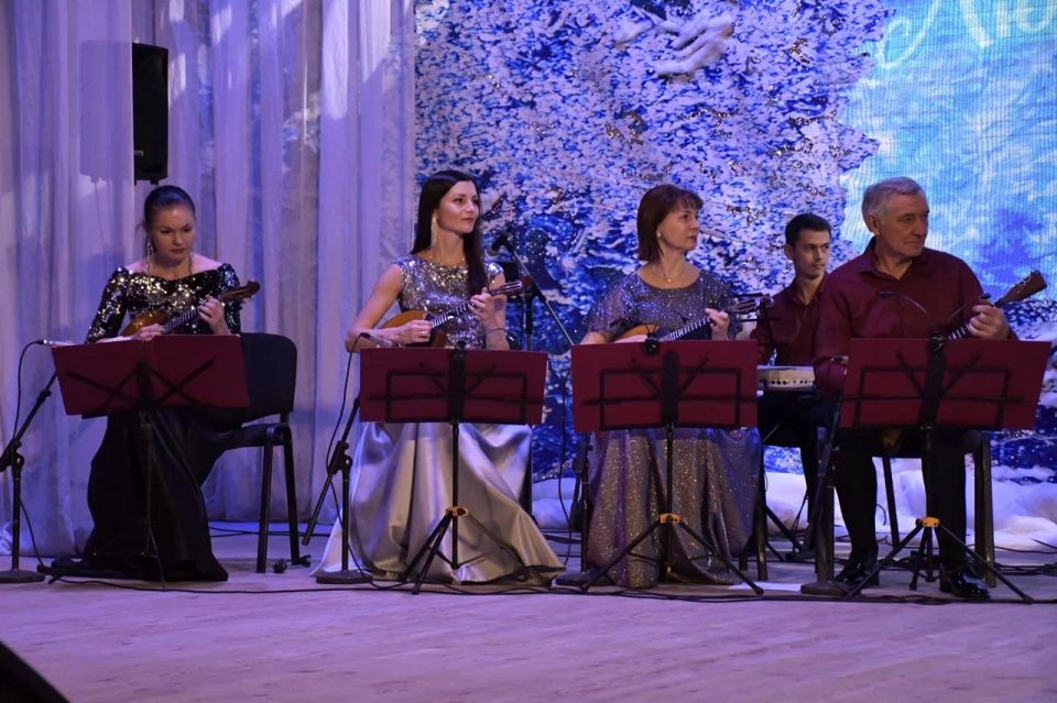 В Луганской академической филармонии состоялась долгожданная премьера новогоднего концерта «Любимые новогодние мелодии»