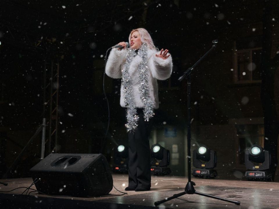 Лед тронулся! В Луганске открыли сезон на льду с концертом филармонии