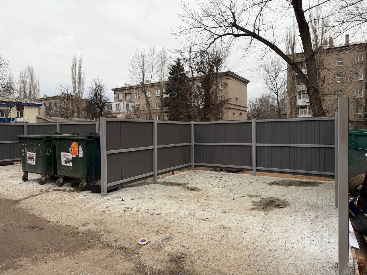 В Луганске появились новые контейнерные площадки для сбора твердых коммунальных отходов