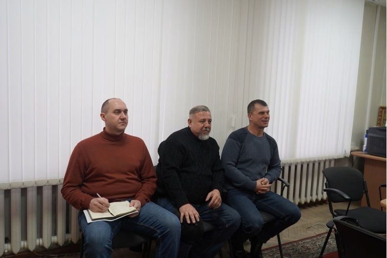 В Администрации состоялся ВКС, темой которого стало обсуждение итогов восстановительных работ, проводимых на территории регионами-шефами