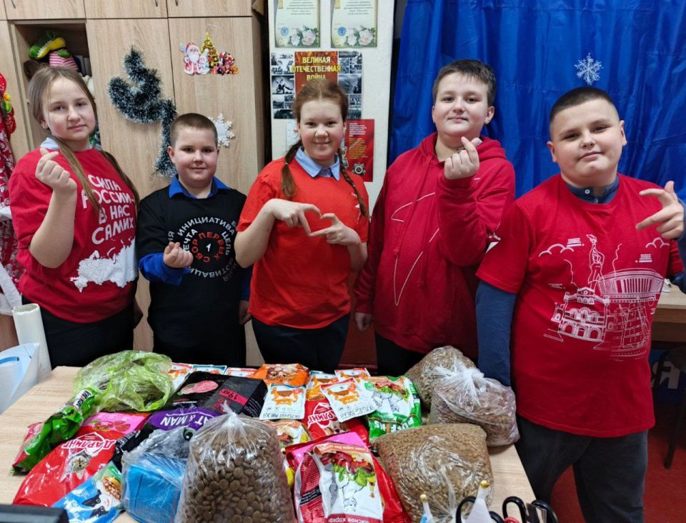 Подарки для «Хвостатого Нового года» от Брянковской специализированной школы №1!