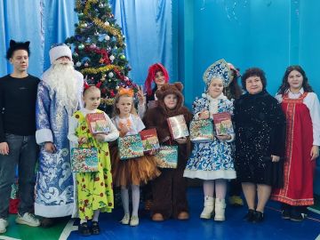 На Краснодонщине продолжается череда новогодних утренников