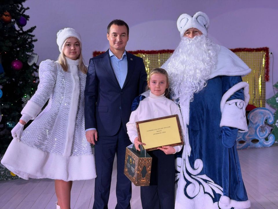 Новогодние мечты троих ребят из подшефных Татарстану городов ЛНР исполнил Раис РТ Рустам Минниханов