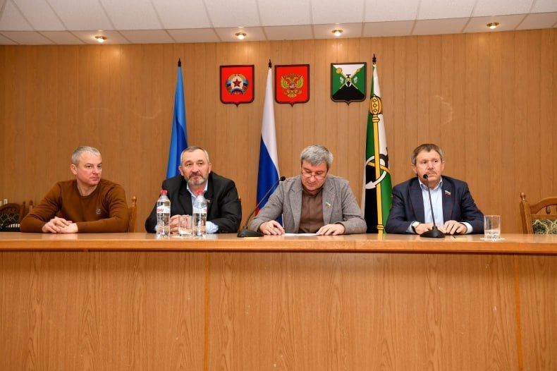 В большом зале Администрации состоялось совместное заседание постоянных комиссий Совета депутатов