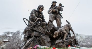 27 �������. 1990. ��������� ���������� ������ ���������� � ��� ������