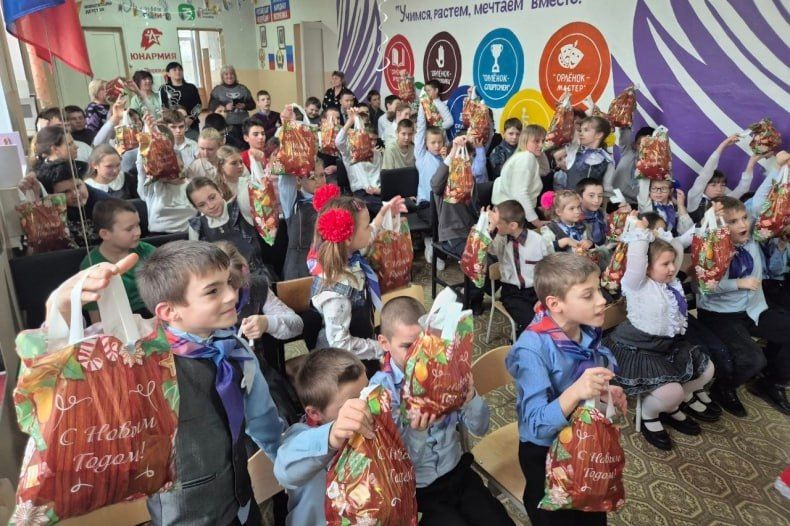 Студенты ЛГАКИ им. Матусовского подарили Новогоднюю сказку воспитанникам Бирюковской школы-интерната