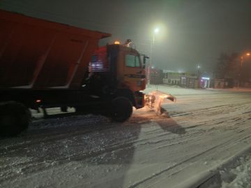Сотрудники коммунальных служб продолжают трудиться на благо ровенчан!