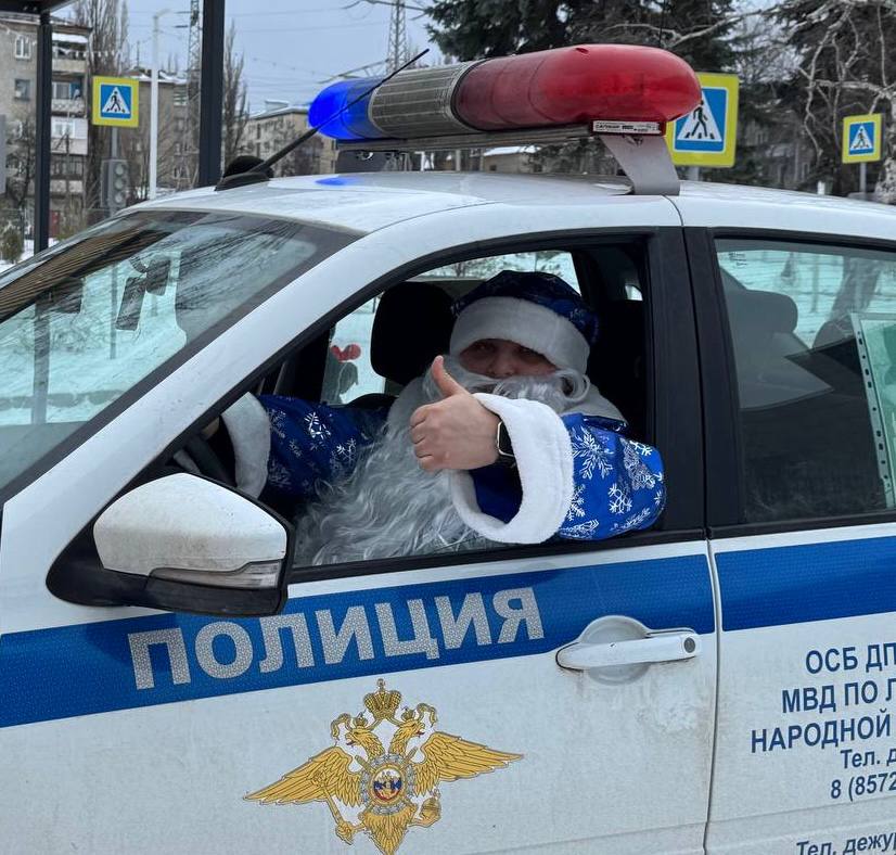 В преддверии Нового года сотрудники региональной Госавтоинспекции поздравили своих помощников-ребят из отрядов ЮИД