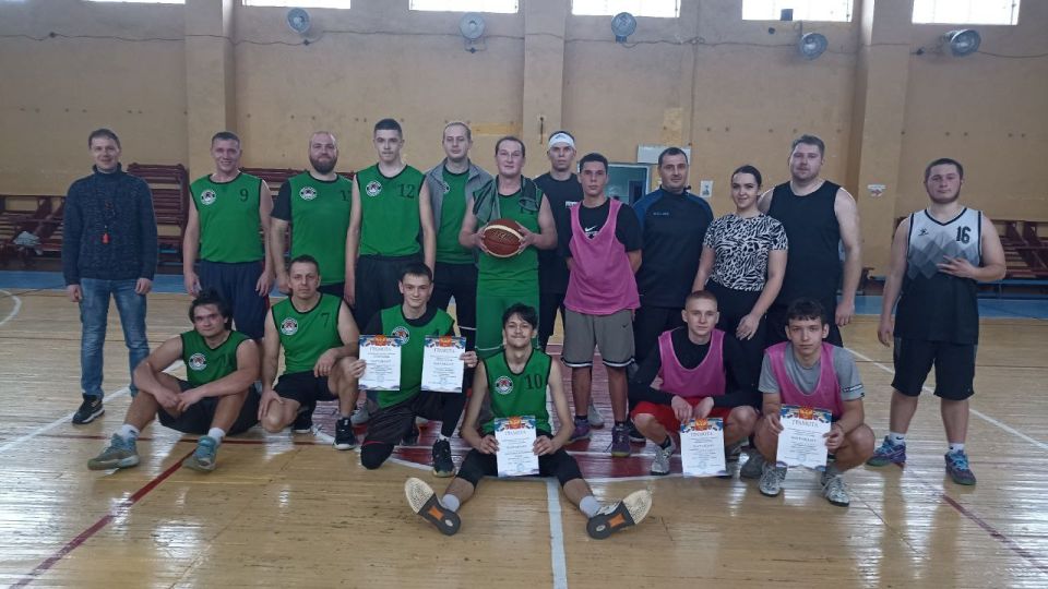 Предновогодний турнир по баскетболу между командами города Перевальск и сборной командой города Петровское и города Красный Луч на базе спортзала «Кристалл» Петровского комплекса спортивных сооружений