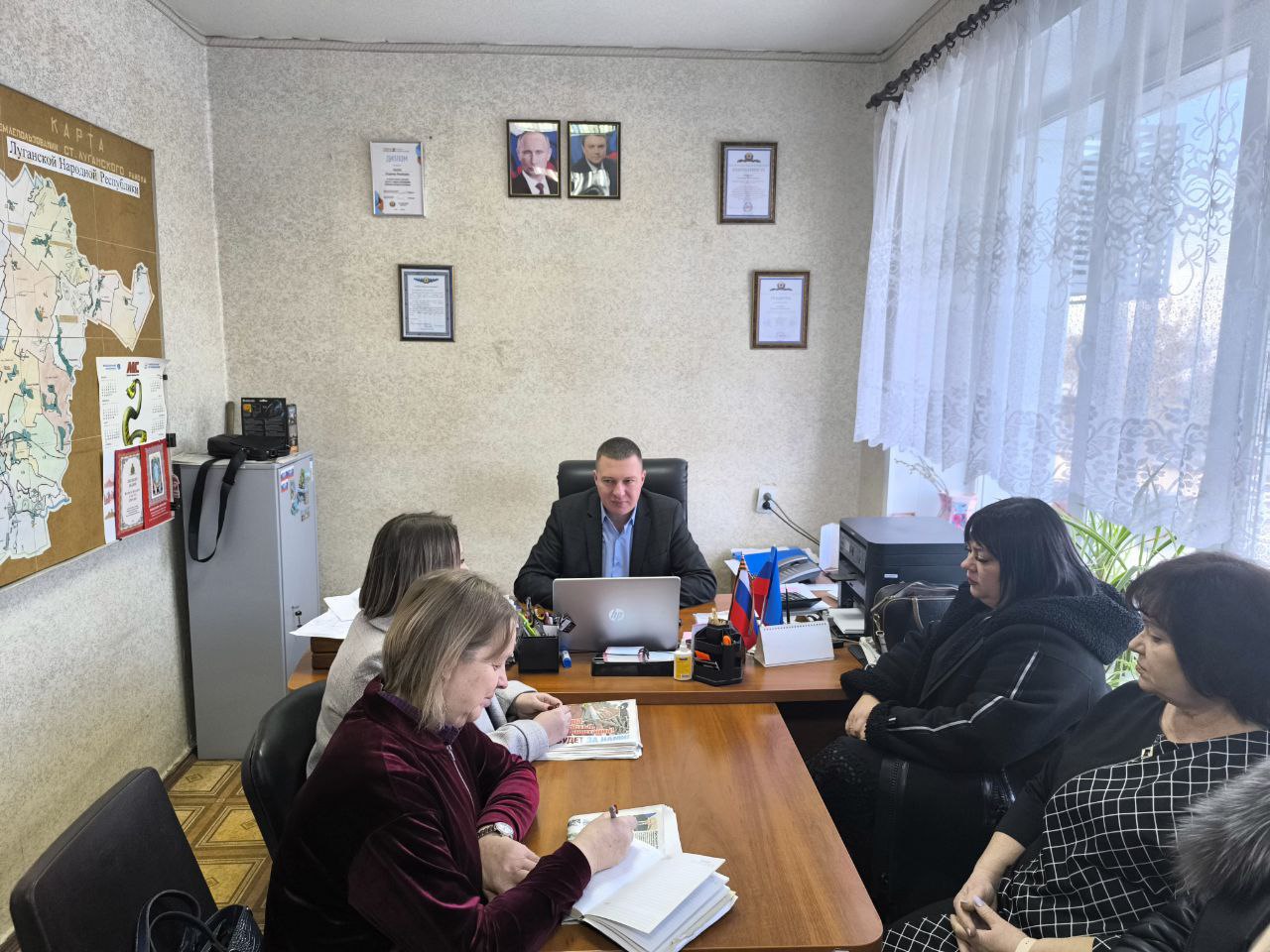 Альберт Зинченко: Первый заместитель Главы Станично-Луганского муниципального округа Владимир Макеев провел совещание с начальниками отделов жизнеобеспечения населенных пунктов