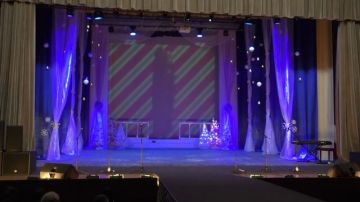 ПРАЗДНИЧНЫЙ КОНЦЕРТ. В преддверии Нового года в большом зале ДК им. Я.М.Свердлова состоялся новогодний концерт с участием творческих коллективов Дворца культуры и Свердловской детской школы искусств №1. Юнкоры Свердловской...