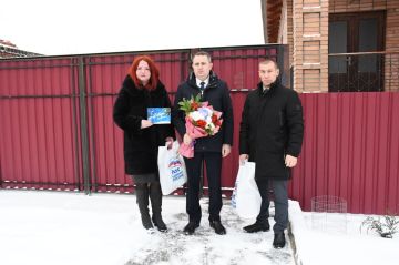 Сергей Колягин: В преддверии Нового года вместе с депутатом Народного Совета ЛНР Андреем Губаревым и исполнительным секретарем Первомайского отделения «Единой России» в рамках партийной акции «С новым годом, ветеран!»...