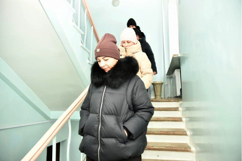 В Администрации Свердловского муниципального округа ЛНР проведена практическая тренировка при получении сигнала: «Захват заложников!»