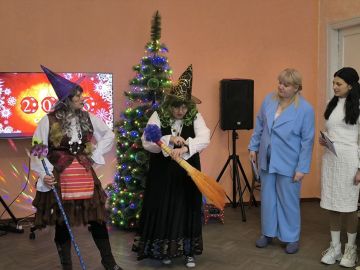 В Вахрушевском доме культуры состоялась праздничная программа «Мандариновый микс», организованная для представителей старшего поколения