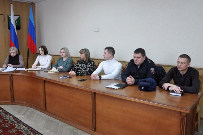 Состоялось заседание по проведению конкурса на осуществление перевозок пассажиров и багажа по муниципальному маршруту № 105 «Школа-интернат – улица Горная»