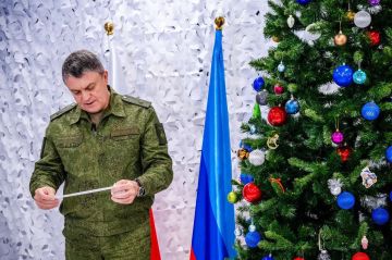 Глава ЛНР Леонид Пасечник запустил в регионе уникальный проект – армейскую «Елку желаний»