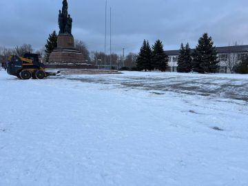 Для обеспечения безопасности и комфортного передвижения жителей Краснодона в зимний период, муниципальное унитарное предприятие «Дорожно-эксплуатационное управление» провело масштабные работы по очистке общественных...