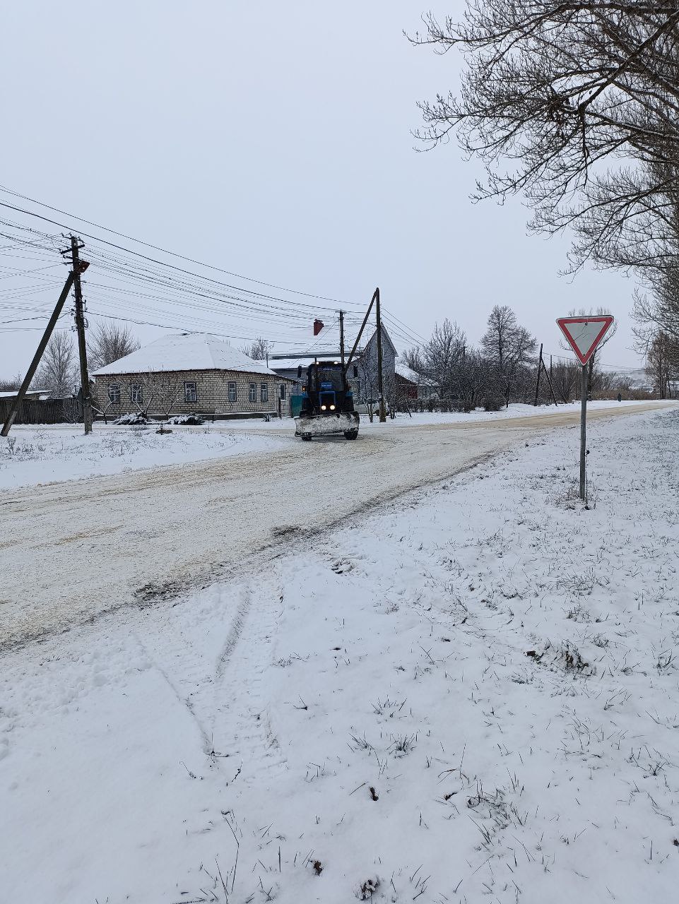 МУП «Коммунсервис Белокуракинского района» ведет активную работу по уборке территории в зимний период, обеспечивая безопасность жителей и транспорта