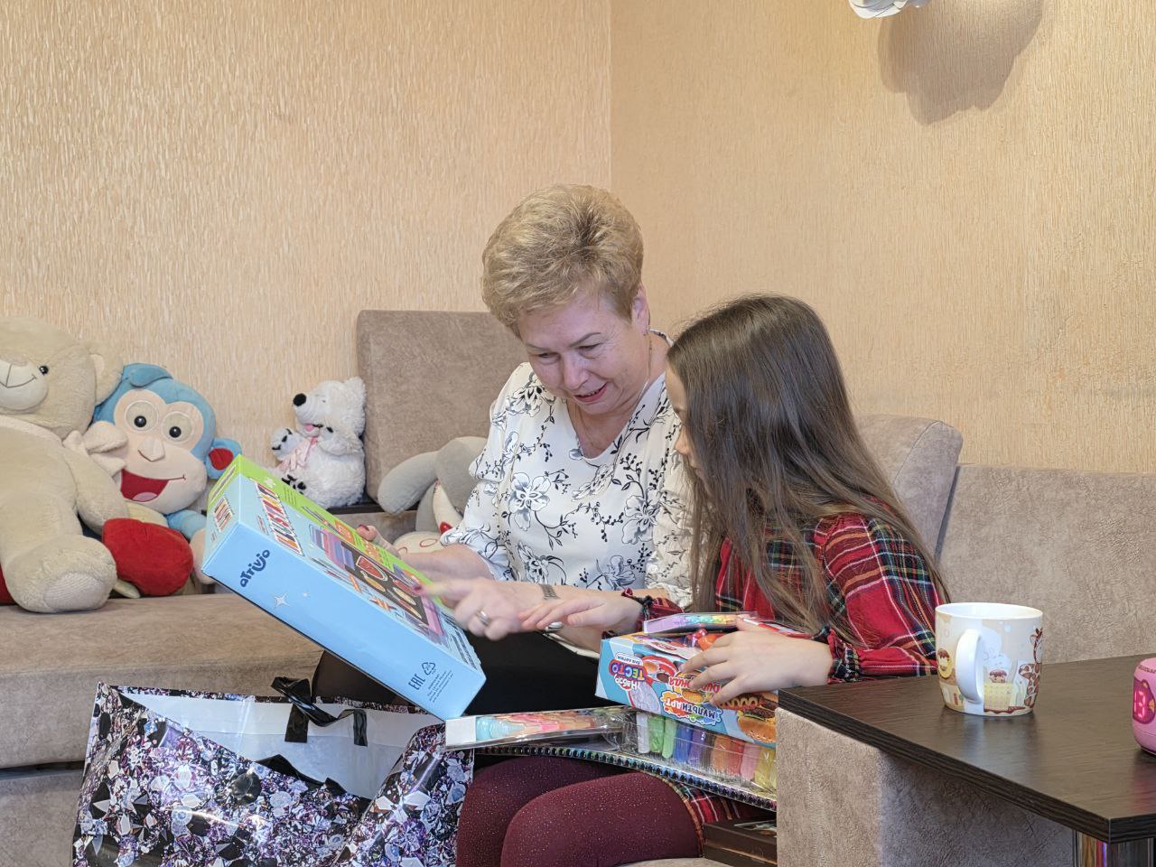 Ольга Бас: В рамках благотворительной акции «Елка желаний» сегодня исполнила мечты двух юных жительниц нашего региона – 17-летней Татьяны Разенко и маленькой Камиллы Болдыревой