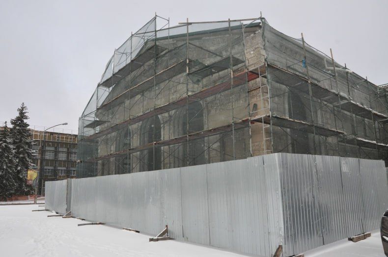 Губернатор Красноярского края оценил ход восстановления Центра досуга «Победа» в Свердловске