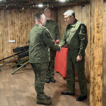 Леонид Пасечник поздравил защитников в расположении 25-й общевойсковой армии