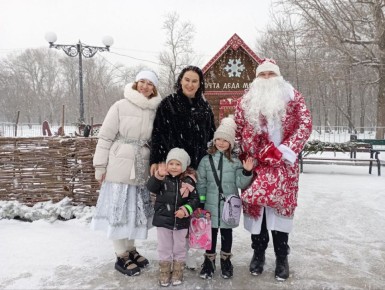 Яна Пащенко: Домик Деда Мороза продолжает принимать юных жителей Луганской Народной Республики