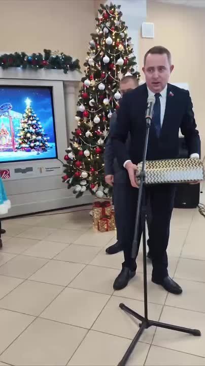 Андрей Губарев: В рамках ежегодной акции «Елка желаний» исполнил мечту маленького жителя Первомайска — 5-летнего Миши