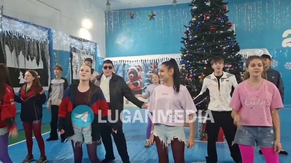 В Краснолучском округе – «Новогодний «Луганский характер» – в стиле 90-х