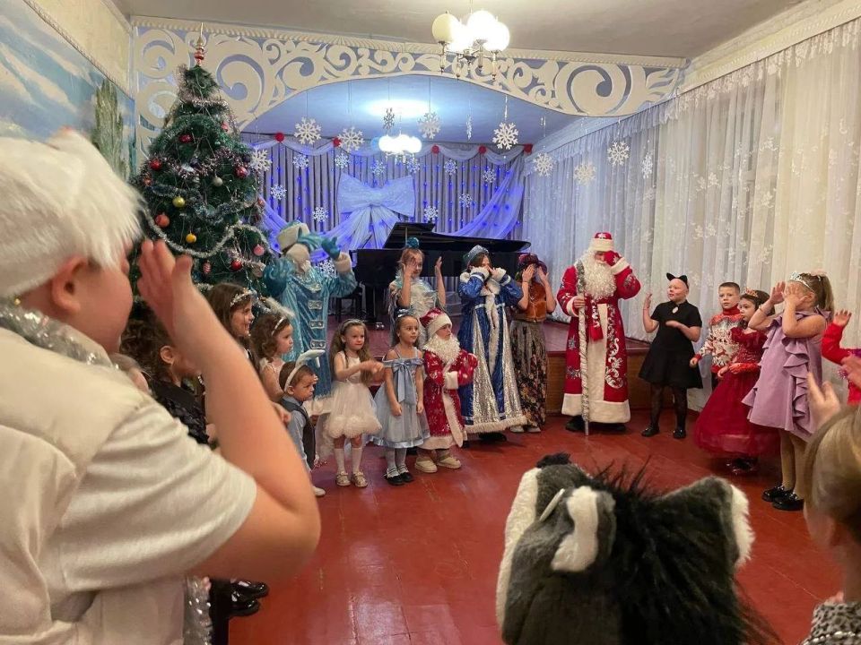 В Петровской детской школе искусств состоялся праздничный новогодний утренник