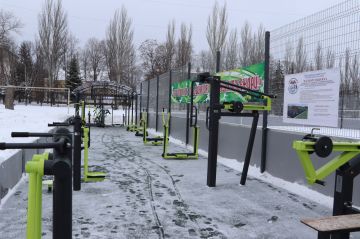 Торжественная церемония открытия спортивной площадки «Территория силы» прошла в Стаханове в рамках программы инициативного бюджетирования