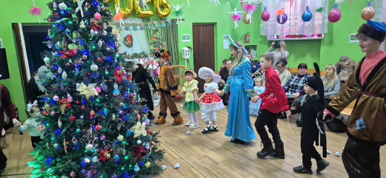 В Селезнёвском Доме культуры состоялось праздничное мероприятие — открытие ёлки