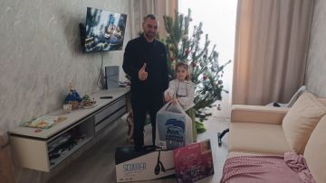 Депутат Народного Совета ЛНР Дмитрий Хорошилов исполнил новогоднюю мечту юной жительницы г. Лутугино