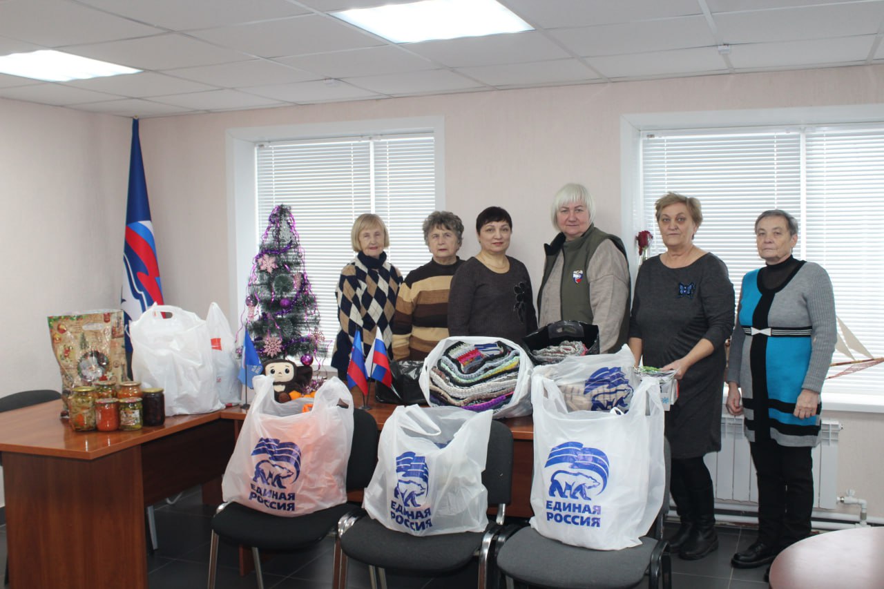 В рамках акции «Zа Победу» активисты местного отделения «Единой России» поздравили военнослужащих, проходящих лечение в одном из госпиталей Республики и передали им угощения для новогоднего стола