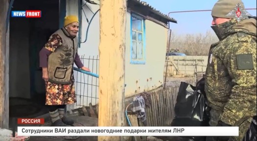 Сотрудники ВАИ раздали новогодние подарки жителям ЛНР