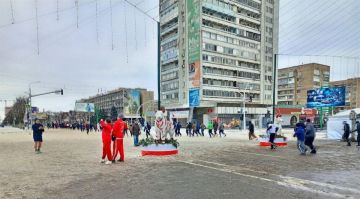 Жители Луганска приняли участие в традиционном новогоднем забеге