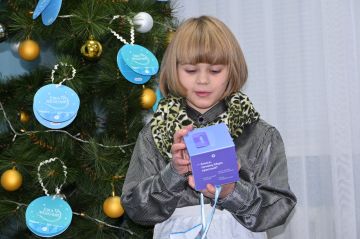 Алиса для Евы: прокурор Брянки исполнил новогоднюю мечту девочки из Анненки