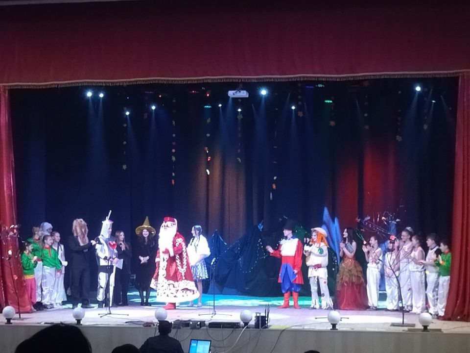 В первые дни нового года, 2 и 3 января, Дворец культуры им. О. Кошевого в городе Суходольске станет настоящим центром праздничных мероприятий для юных жителей