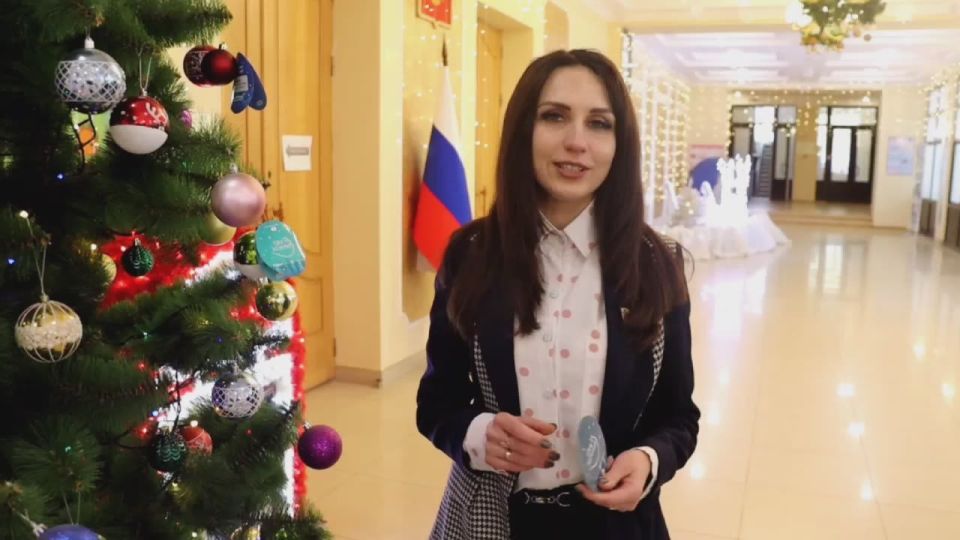 Яна Сылкина: Который год с удовольствием принимаю участие в акции "Елка желаний", которая даёт возможность порадовать детей и подарить им новогоднюю сказку