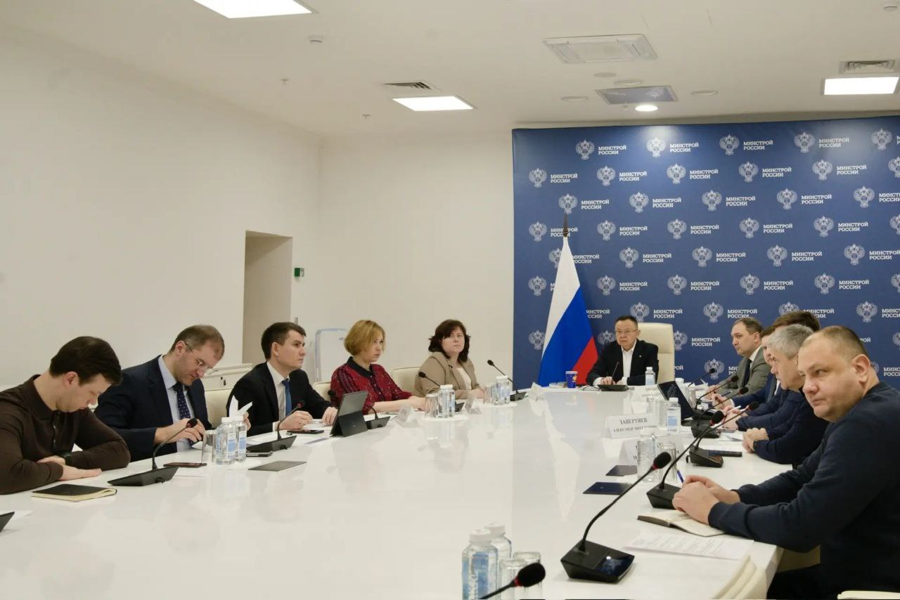 Глава Минстроя России Ирек Файзуллин провел всероссийское совещание по вопросам прохождения отопительного периода