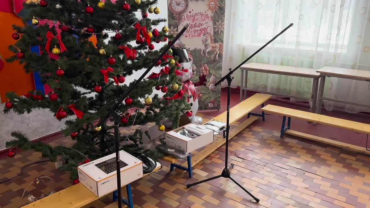 «Тюменьбурстрой» подарила ГБОУ ЛНР № 24 им. И. В. Туркенича современный комплект профессиональной музыкальной аппаратуры