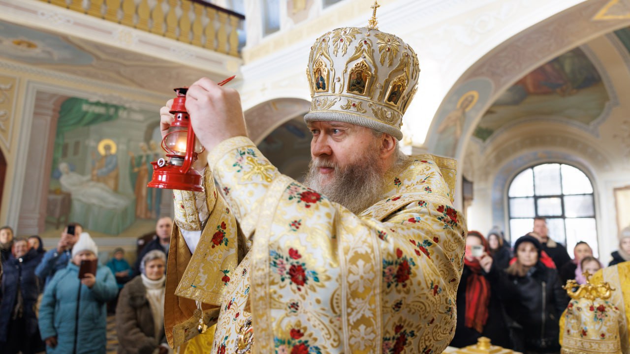 Вифлеемский огонь доставлен в Луганск для передачи во все храмы ЛНР