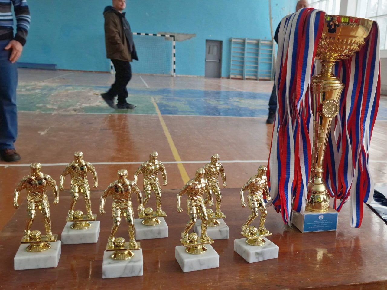 Сергей Колягин: В преддверии светлого праздника Рождества Христова в Спортивной школе города Первомайска вновь собрались юные футболисты Луганской Народной Республики для участия в ежегодном "Рождественском турнире" по...