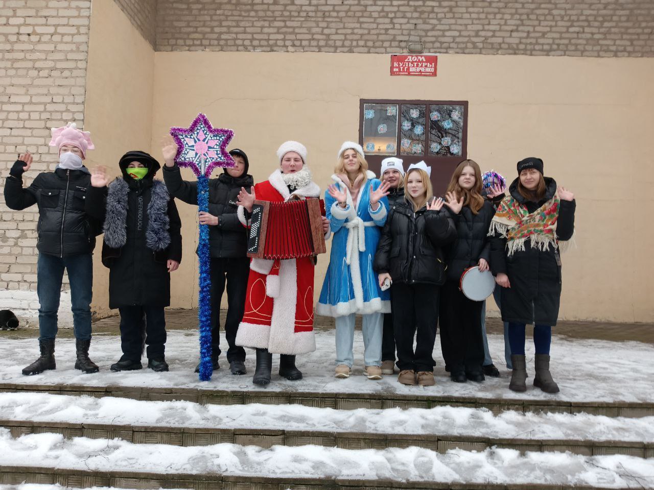 «Рождественская звезда». В канун Рождества Христова в библиотеке пгт Кленовый прошло праздничное мероприятие