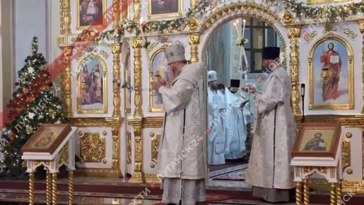 Рождественское богослужение продолжается в Свято-Петропавловском кафедральном соборе Луганска
