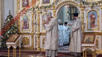 Рождественское богослужение продолжается в Свято-Петропавловском кафедральном соборе Луганска