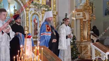 Митрополит Луганский и Алчевский Пантелеимон прибыл в Свято-Петропавловский кафедральный собор Луганска, где вскоре начнется Рождественское богослужение