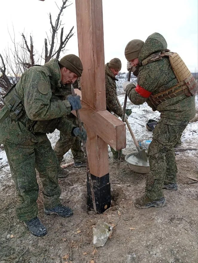 Поклонный крест на горе в Белогоровке установили войсковой священник и военнослужащие 7-й отдельной гвардейской мотострелковой бригады 3-й общевойсковой армии «Южной» группировки войск в канун Рождества Христова