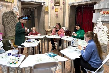 В Свердловском краеведческом музее в канун зимних праздников, для жителей города прошла вторая часть мастер-класса «Ватная игрушка»