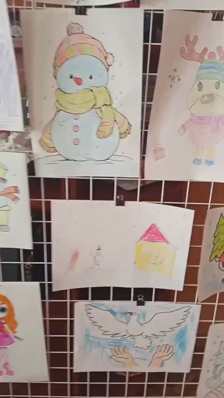 Новоайдарский ЦДЮТ: Выставка детских новогодних работ – праздник для всех!